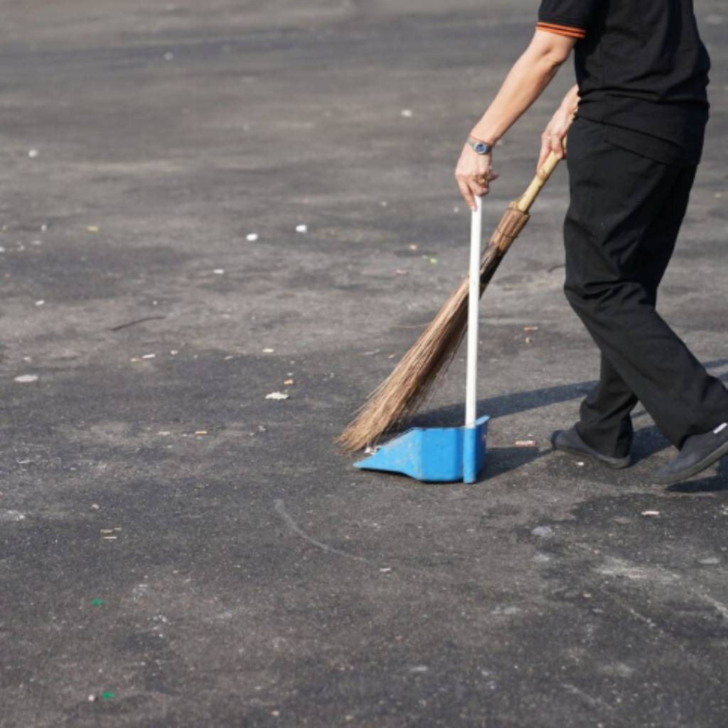 Top 10 Benefits of Regular Parking Lot Cleaning Services